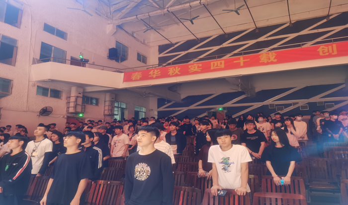 同学们齐唱《学习雷锋好榜样》.png